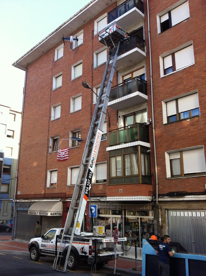 Elevadores y plataformas para mudanzas en Sitges